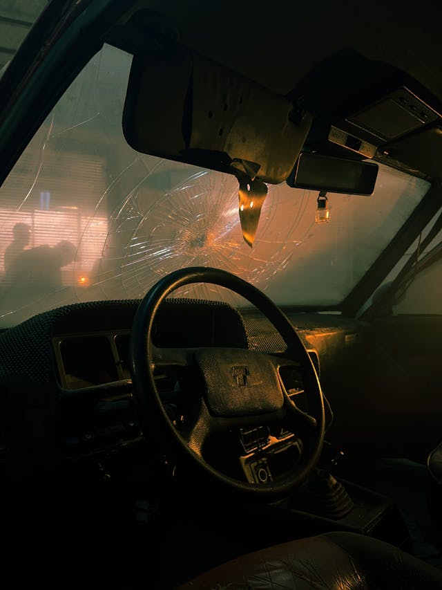 auto glass repair shop Souris